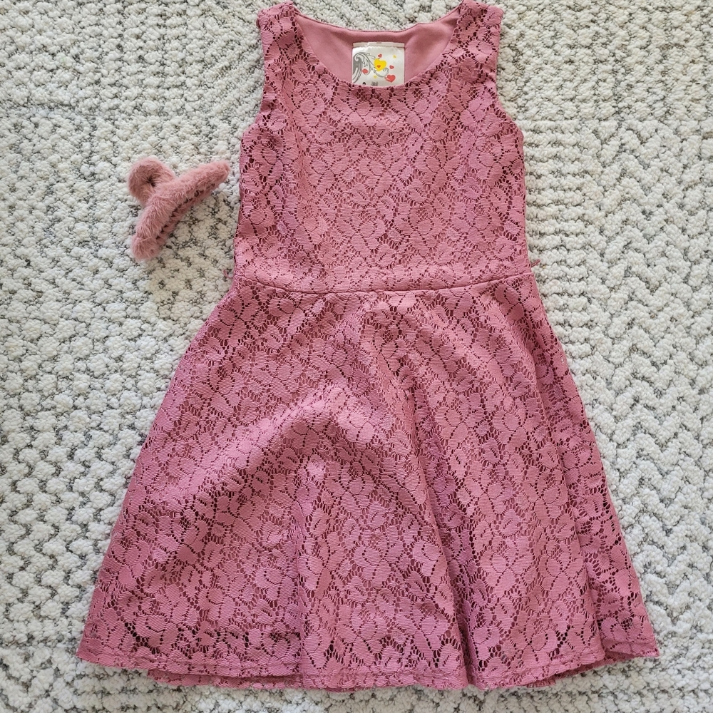 Size 8 girls lace dress and matching clip